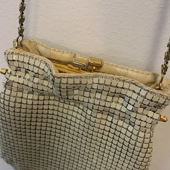 Vintage Heys Canada purse enamel metal mesh evening clutch cream gold hardware - Picture 5 of 16
